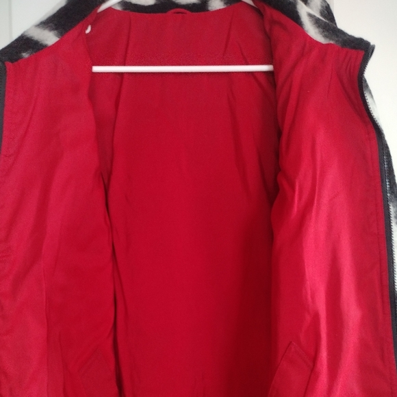 Coat Red/black/ white / Reversible. Lightweight. Matching satchel. 2 Pc. - Picture 6 of 8